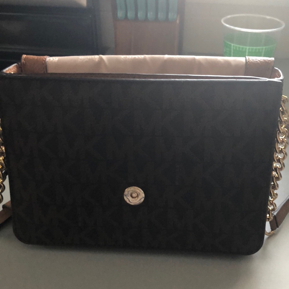 Authentic Michael Kors bag w/matching wallet